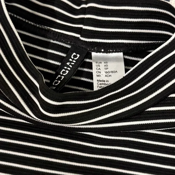 H&M Divided | Striped Mock Neck Top | XS - Picture 5 of 5